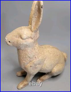 ANTIQUE 13.5 Lb CAST IRON GARDEN RABBIT BUNNY DOORSTOP CHIPPY CRAZED WHITE PAINT