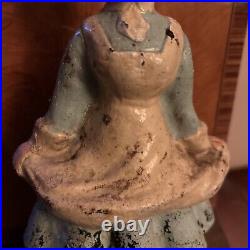 ANTIQUE CAST IRON JUDD DOORSTOP HOTEL MILK MAID WOMAN HEAVY Skirt Bonnet 2